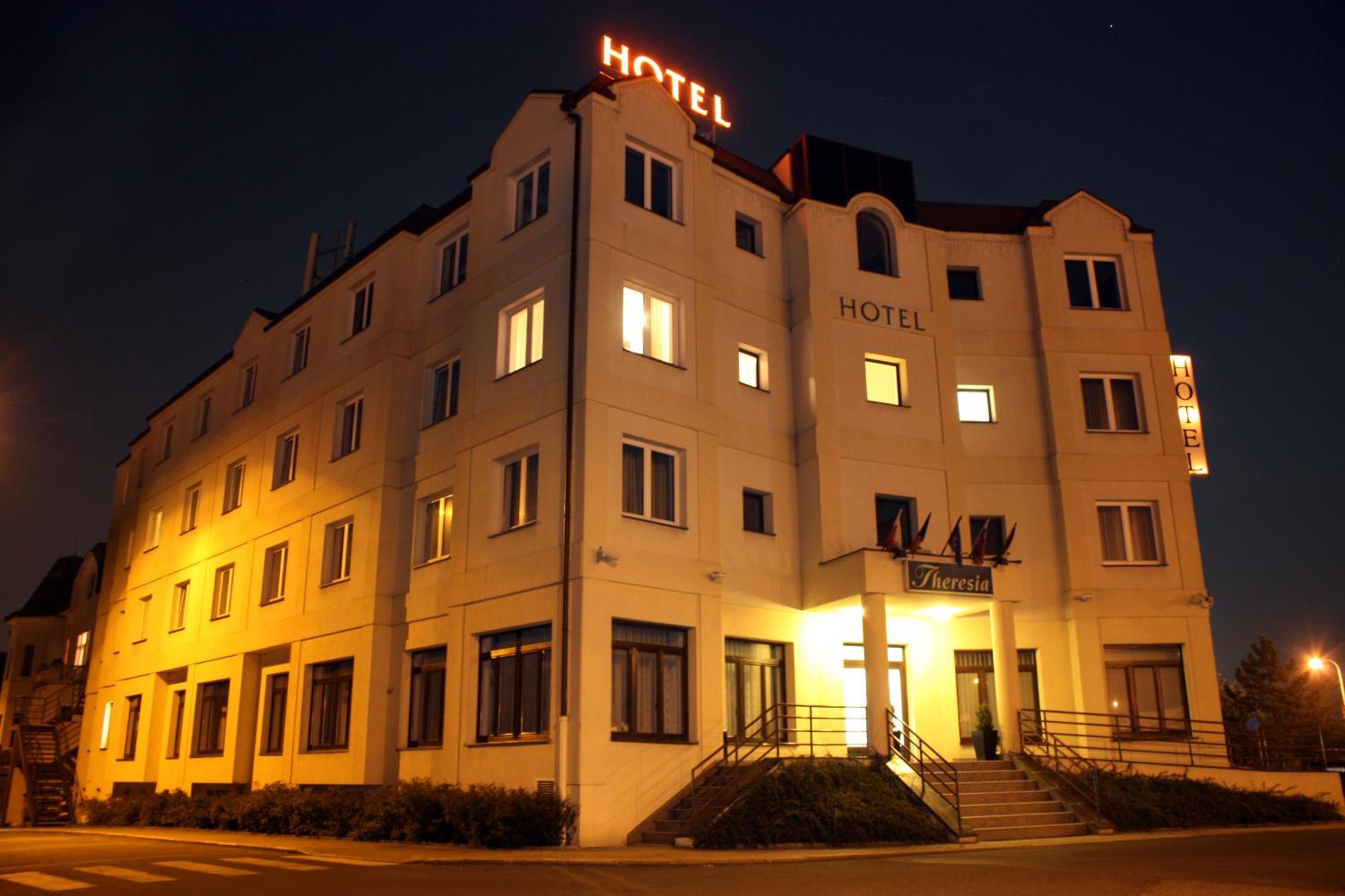 Hotel Theresia Kolín Extérieur photo